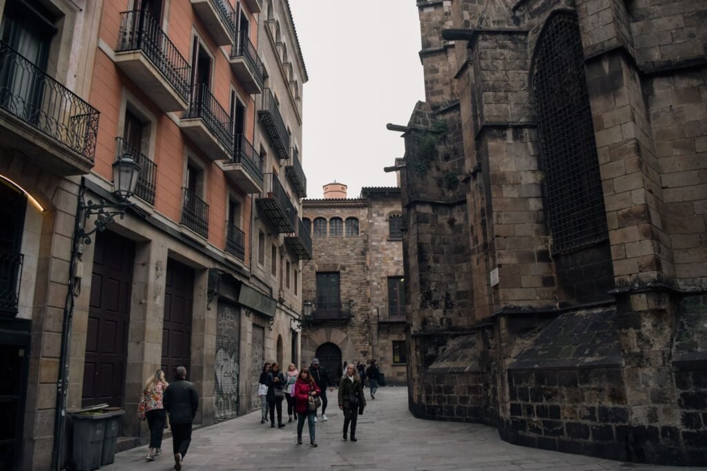 A narrow lane in El Call reveals the intimate scale of Girona’s medieval Jewish quarter