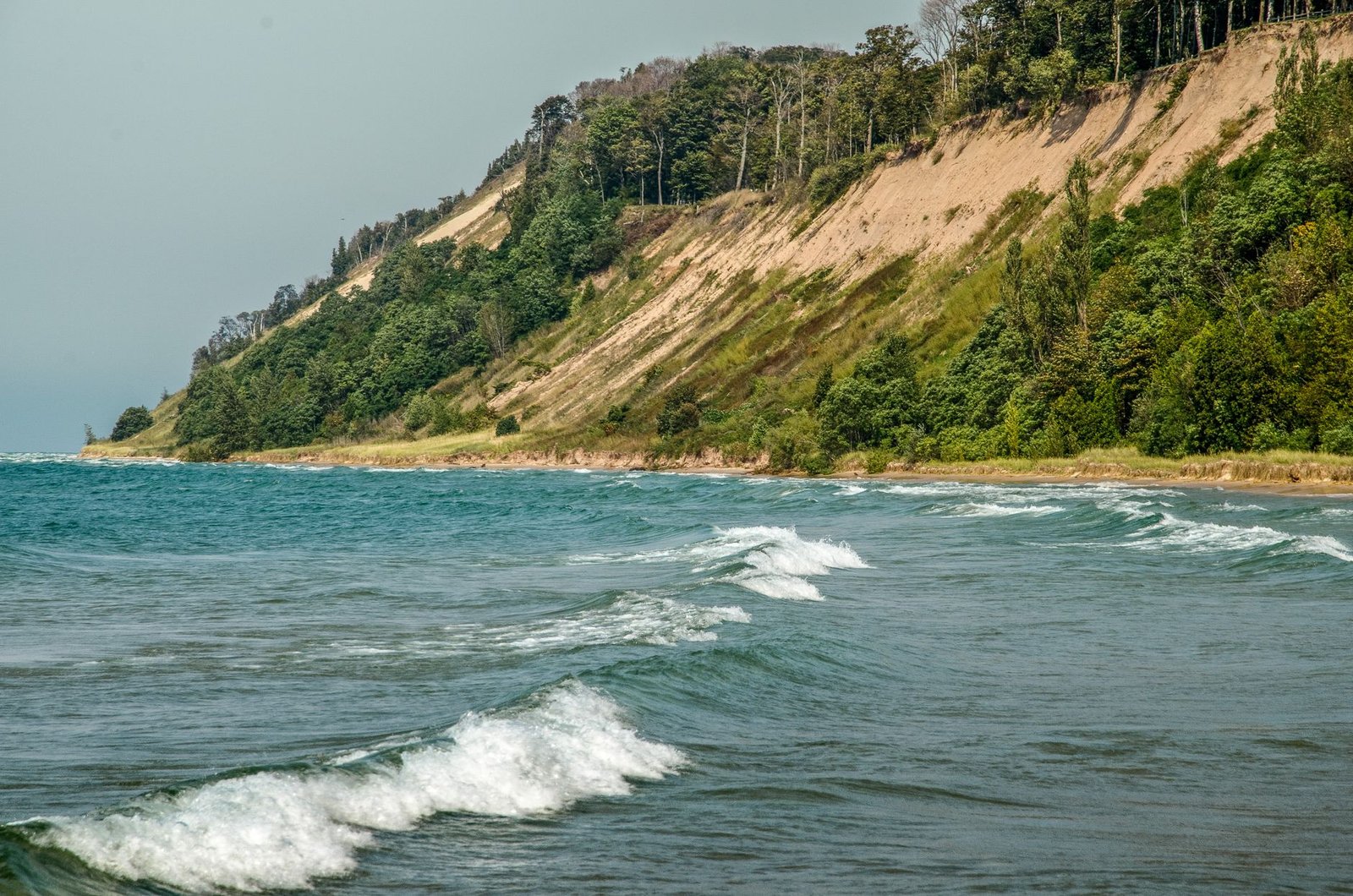 Breathtaking coastal landscape with waves and lush greenery in Frankfort, MI