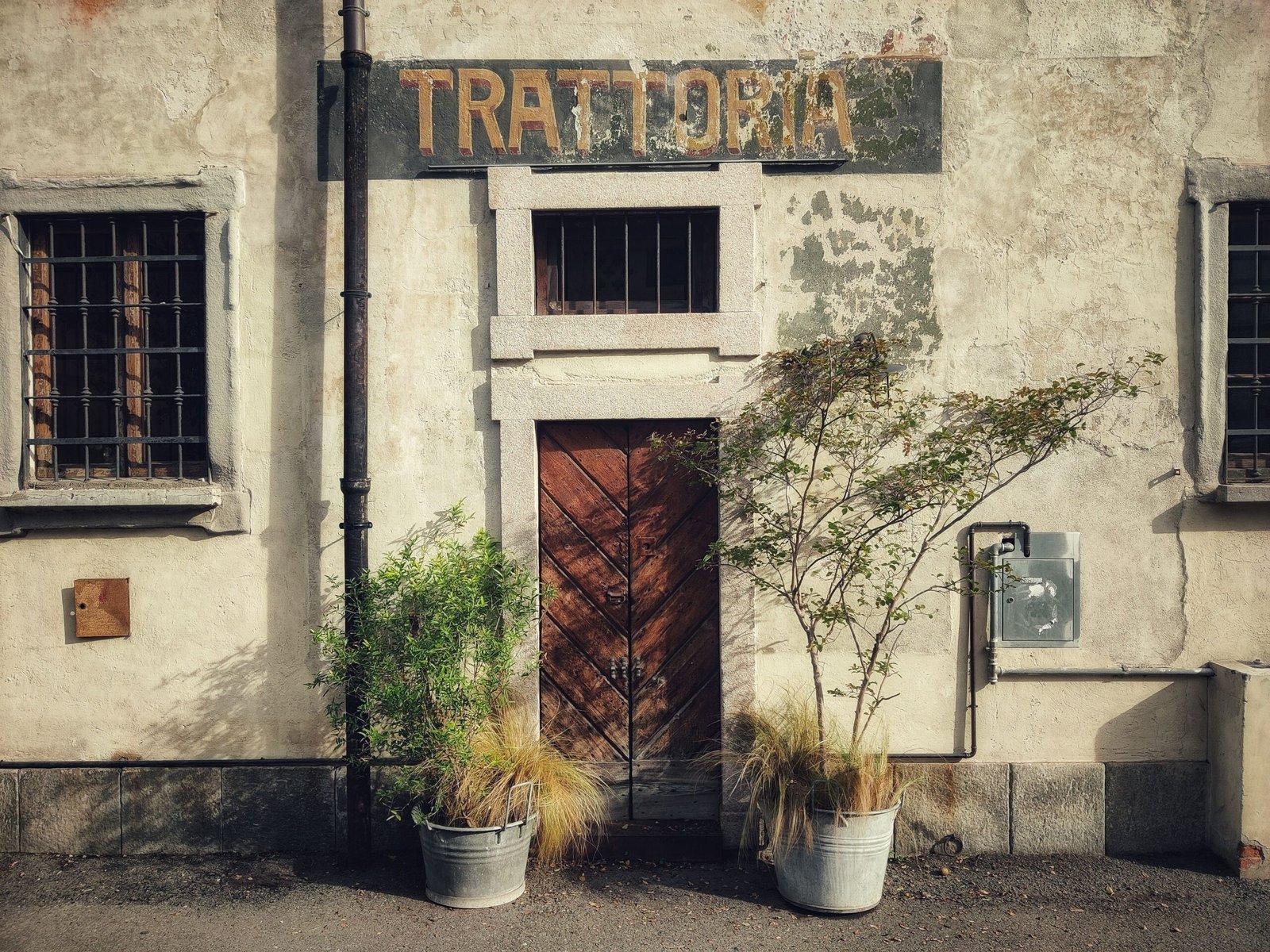 Enjoy a traditional Florentine steak at Trattoria da Burde.