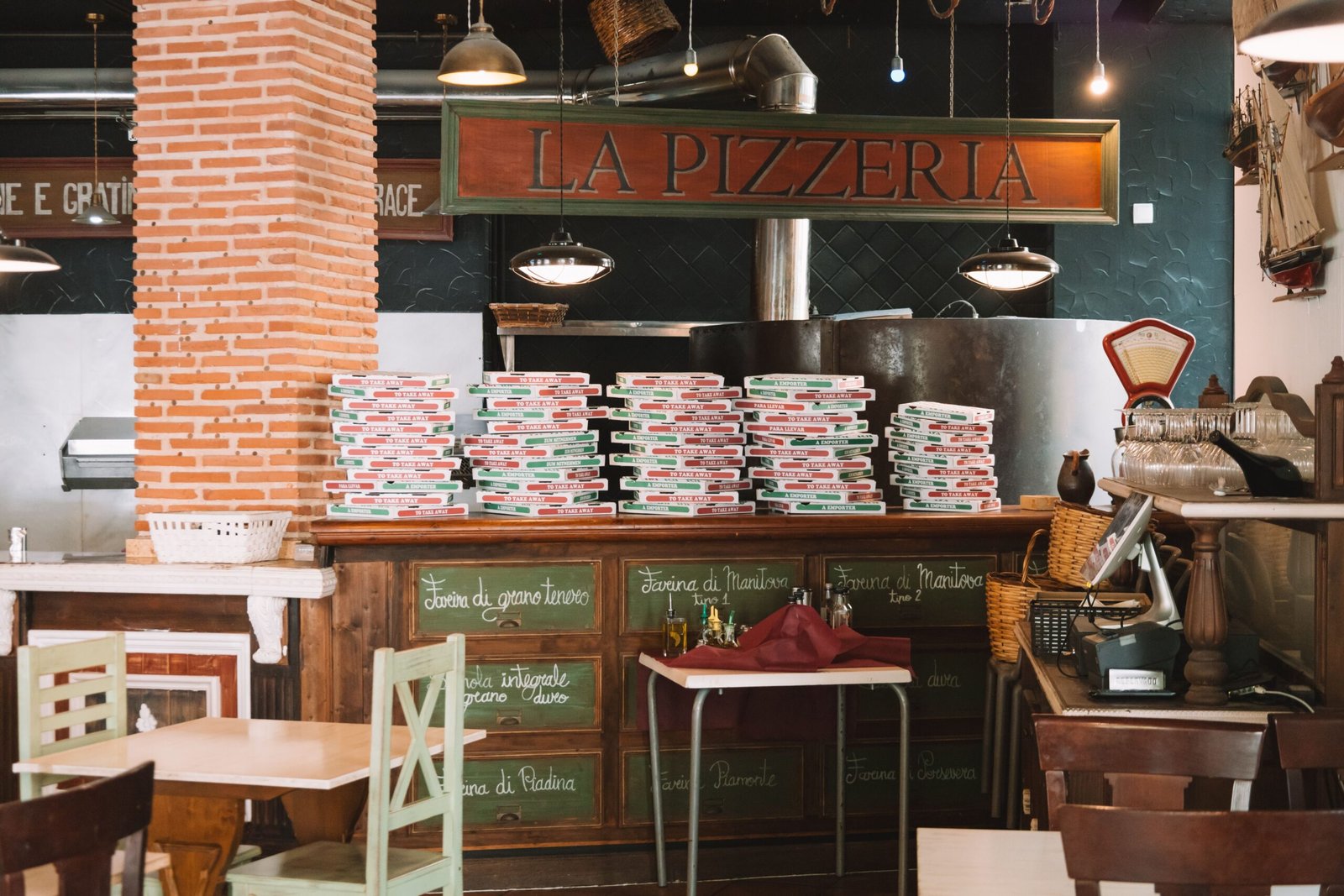 Sample authentic Florentine pizza at Pizzeria Da Michele.