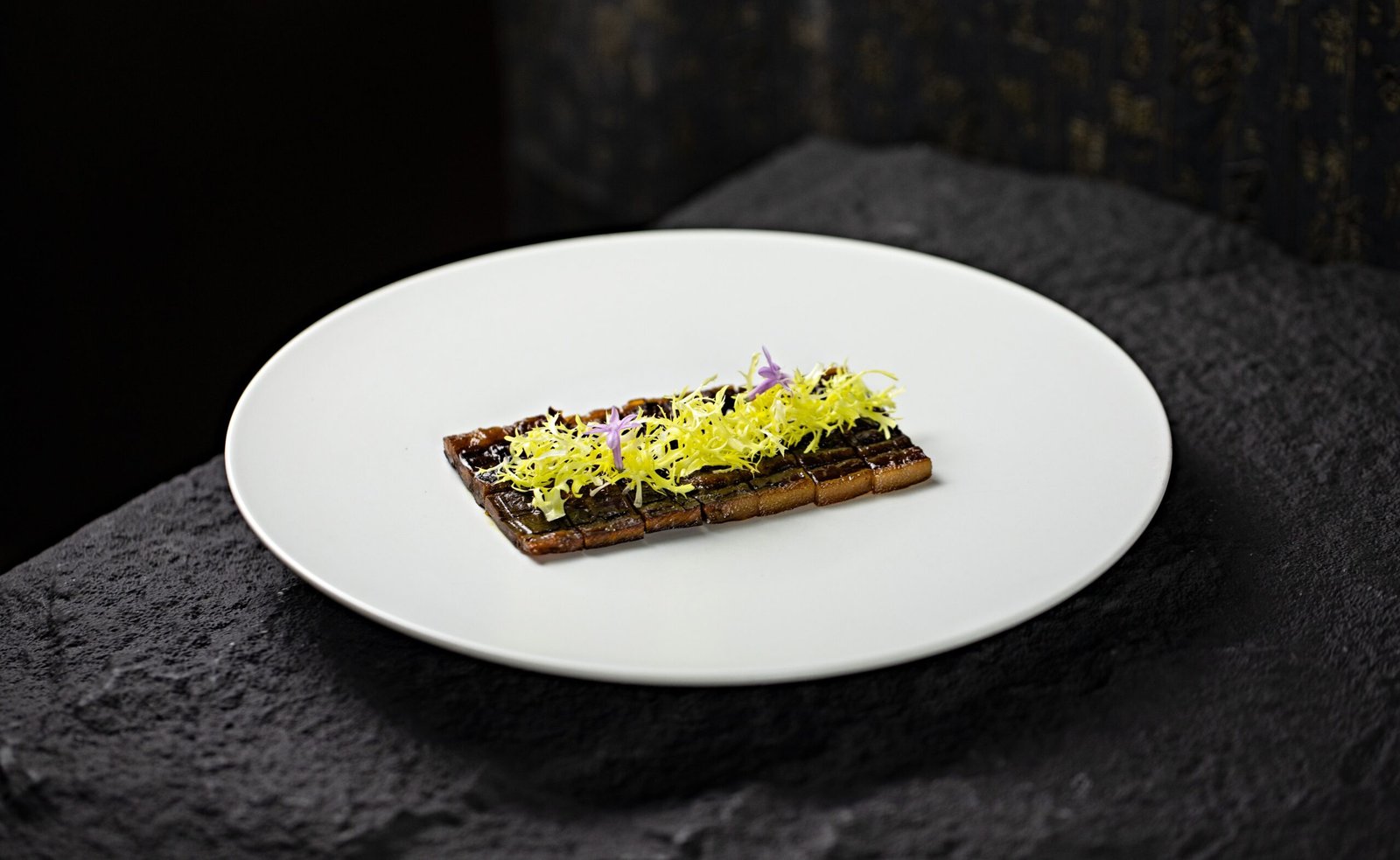 Delight in seasonal dishes at Hyotei, a Michelin-starred restaurant with a 400-year history. Delight in seasonal dishes at Hyotei, a Michelin-starred restaurant with a 400-year history.
