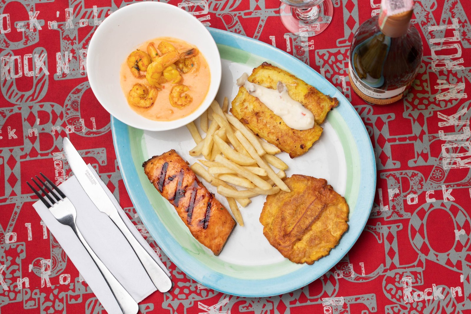 Indulge in fresh seafood at La Cueva del Mar in Santurce.