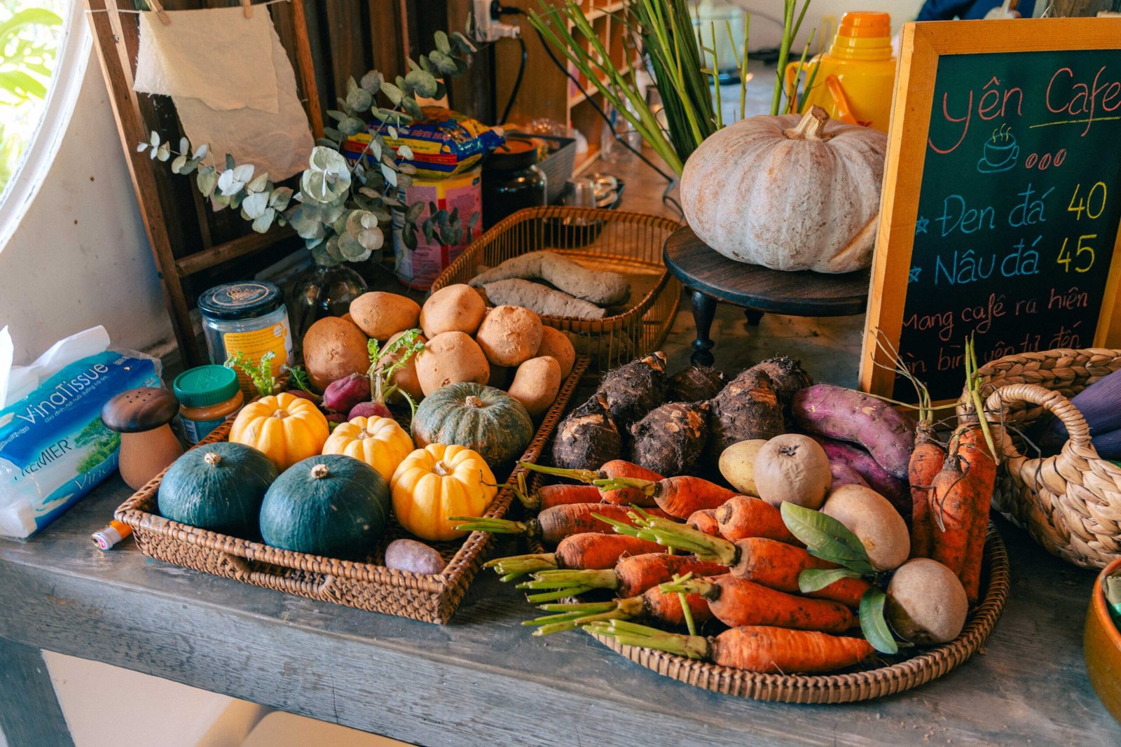 Experiencing a farm-to-table brunch at **Nalu Health Bar & Cafe**.