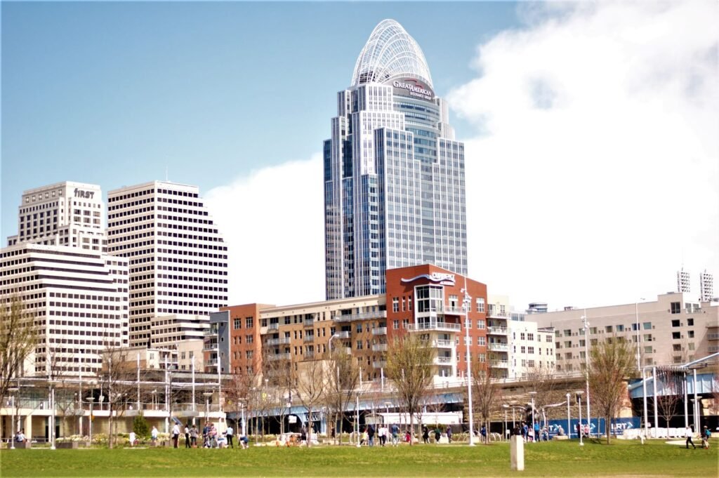 Skyline view of Cincinnati's Great American Tower on a sunny day