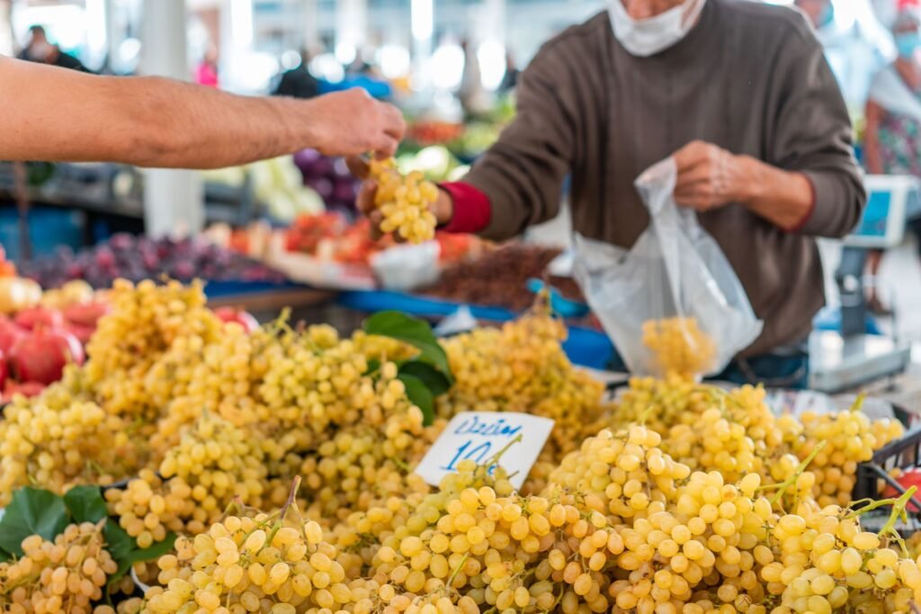 Vibrant farmers market stalls in Middletown offering fresh produce
